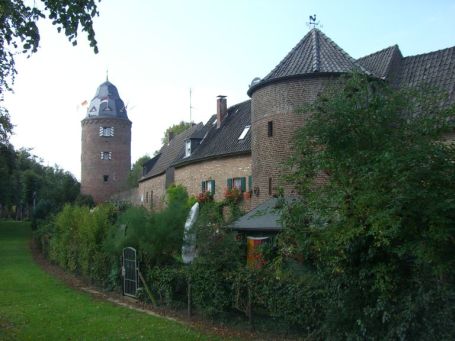 Kranenburg : Pulverturm rechts und Mühlenturm links im Bild 